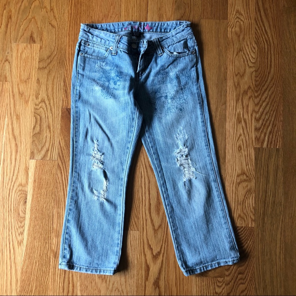 Rue21 Floral Print Light Washed Distressed Low Rise Cropped Jeans 1 / 2 0 - Picture 1 of 3